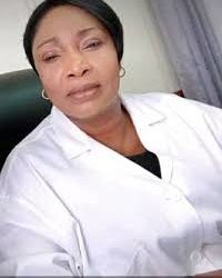 Vrai, le Dr Anastasie Akamba, directrice de l’hôpital de district de la Cité Verte, est décédée des suites de Covid 19