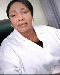 Vrai, le Dr Anastasie Akamba, directrice de l’hôpital de district de la Cité Verte, est décédée des suites de Covid 19
